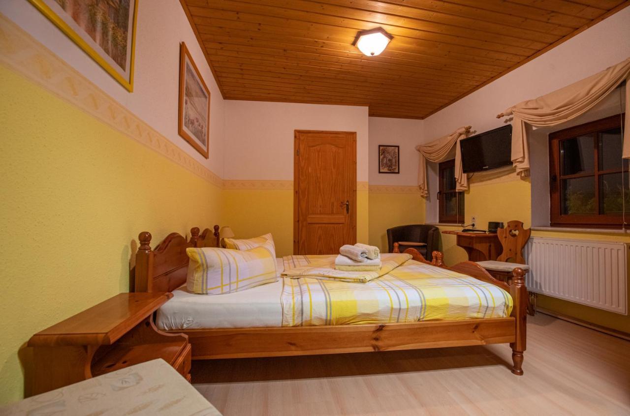 Pension Und Gaststaette Zur Knappenschaenke Thermalbad Wiesenbad Экстерьер фото