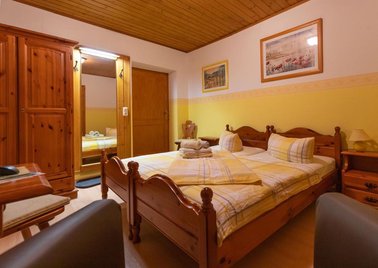 Pension Und Gaststaette Zur Knappenschaenke Thermalbad Wiesenbad Экстерьер фото