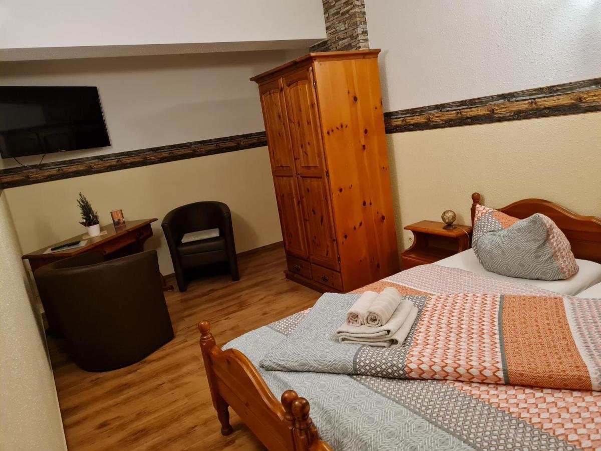 Pension Und Gaststaette Zur Knappenschaenke Thermalbad Wiesenbad Экстерьер фото